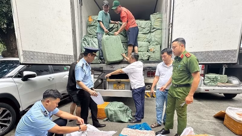 Đồng Nai Bắt giữ xe tải chở gần 17 tấn thực phẩm đông lạnh không rõ nguồn gốc