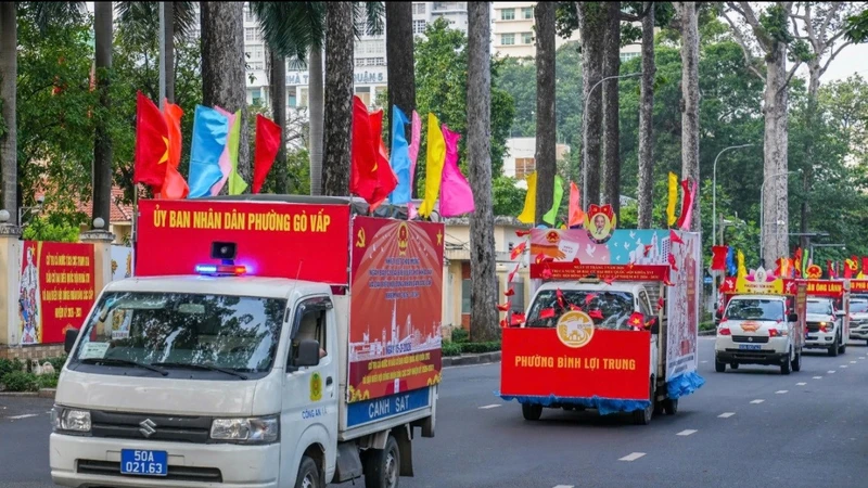 TP HCM: 168 xe hoa diễu hành cổ động bầu cử trước giờ bỏ phiếu