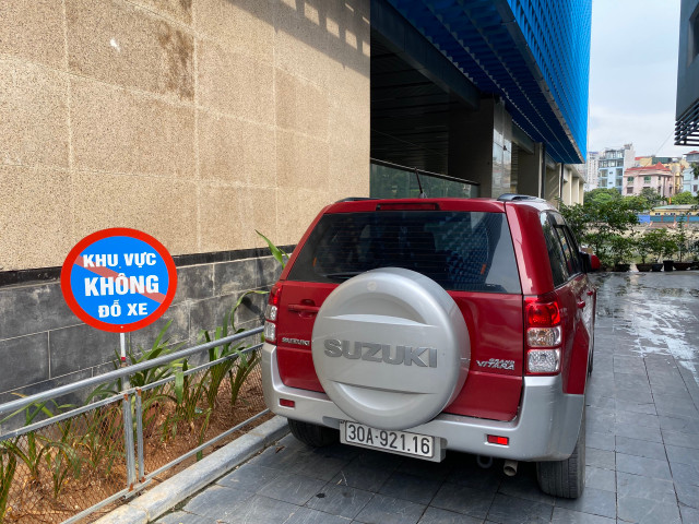 Ga cuoi Cat Linh - Ha Dong bi lan chiem thanh cho de xe, ban tra da-Hinh-3