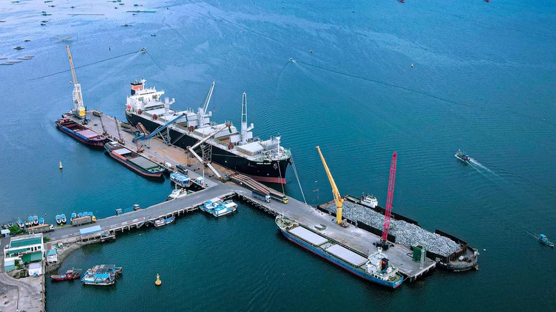 Cột mốc đặc biệt của Cảng Cam Ranh