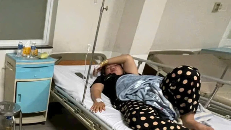 Nghi ngộ độc bánh mì, 86 người nhập viện tại Lâm Đồng.