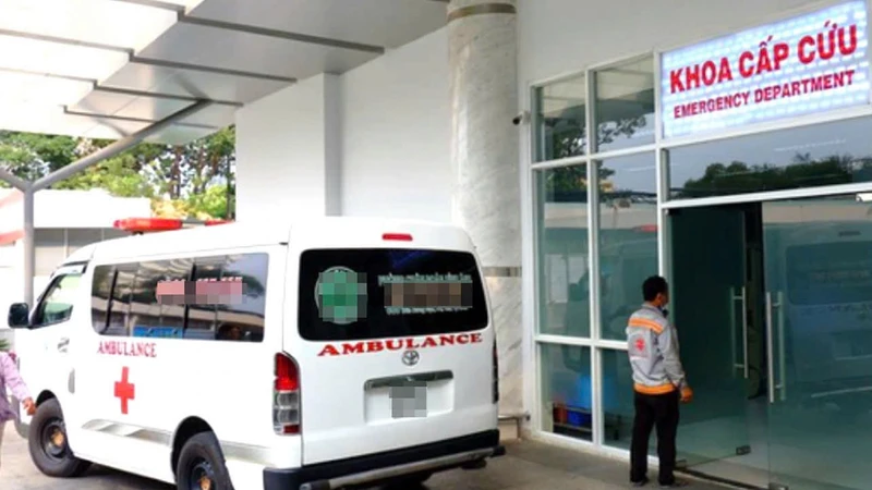 Sở Y tế Lâm Đồng đề nghị Công an tỉnh kiểm tra, xử lý các ô tô sử dụng còi, đèn ưu tiên và biển hiệu giống xe cứu thương nhưng không được cấp phép.