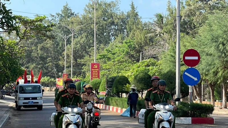 Giữ bình yên đảo ngọc Phú Quý trước ngày hội lớn