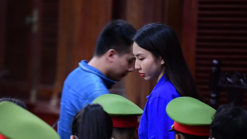 Vụ án lừa dối khách hàng liên quan đến kẹo Kera, 5 bị cáo cùng lĩnh án tù