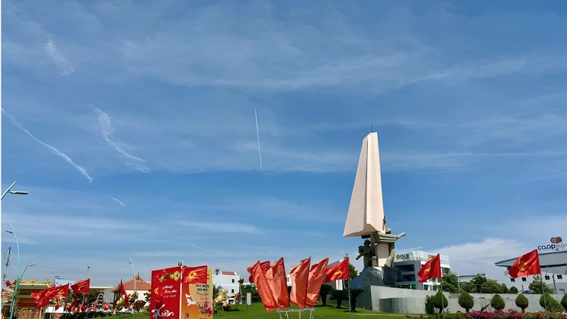 Các tuyến đường xã Bảo Lâm 4 được trang hoàng rực rỡ cờ hoa, chào mừng ngày bầu cử