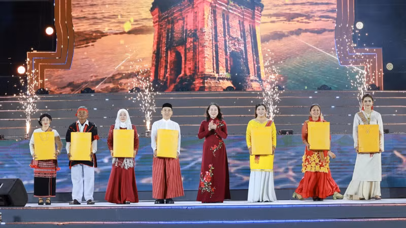Rộn ràng ngày hội Văn hóa dân tộc Chăm lần thứ VI