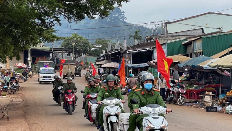 Công an xã Đắk Song tổ chức Lễ ra quân thực hiện đợt cao điểm tấn công, trấn áp tội phạm bảo đảm ANTT.