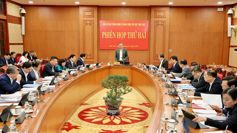 Hoàn thiện thể chế, tháo gỡ ‘điểm nghẽn’ để tạo động lực phát triển đất nước 