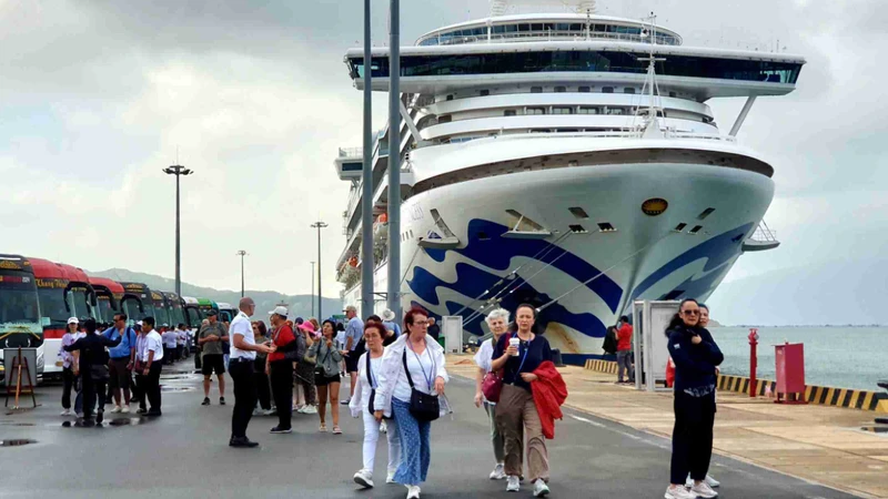 Khánh Hòa: Đón hơn 3.700 du khách Quốc tế cập cảng Cam Ranh