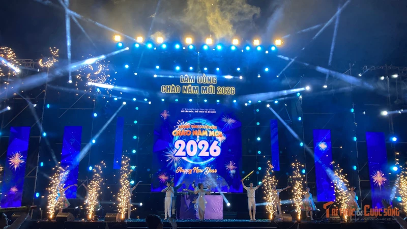 Người dân Phan Thiết háo hức đón thời khắc năm mới 2026