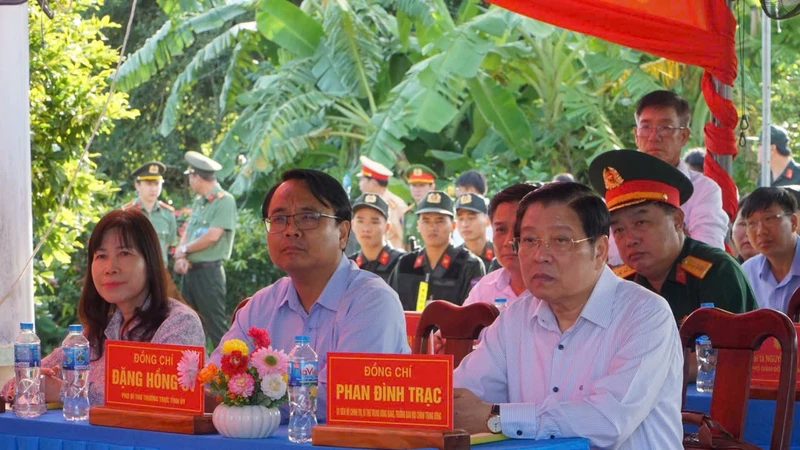 Ủy viên Bộ Chính trị, Bí thư Trung ương Đảng, Trưởng Ban Nội chính Trung ương Phan Đình Trạc dẫn đầu đoàn công tác Trung ương về xã Hàm Thuận Bắc, tỉnh Lâm Đồng.