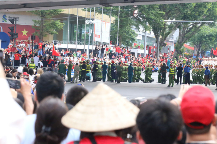 Ngay sau khi di chuyển qua Kim Mã, các khối sẽ tập kết tại sân vận động Quần Ngựa trước khi di chuyển về lại trung tâm huấn luyện.