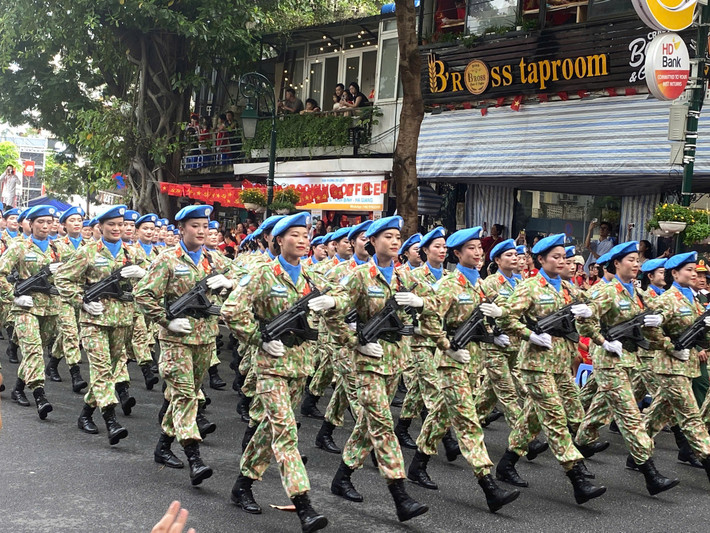 Sau khi đi qua lễ đài tại Quảng trường Ba Đình, các khối đi bộ (gồm lực lượng Quân đội, Công an, dân quân tự vệ, đoàn nước ngoài) di chuyển theo 3 hướng chính về điểm tập kết tại SVĐ Quần Ngựa, Quảng trường Cách mạng Tháng Tám, Công viên Thống Nhất.