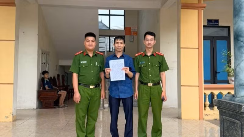 Suýt mất 40 triệu vì đơn hàng giả, người dân được công an hỗ trợ kịp thời