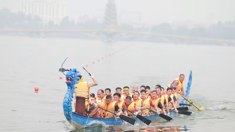 240 vận động viên đua bơi chải dịp Giỗ Tổ Hùng Vương