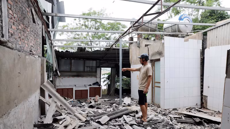 Phú Thọ ứng phó khẩn cấp sau sạt lở đê sông Thao