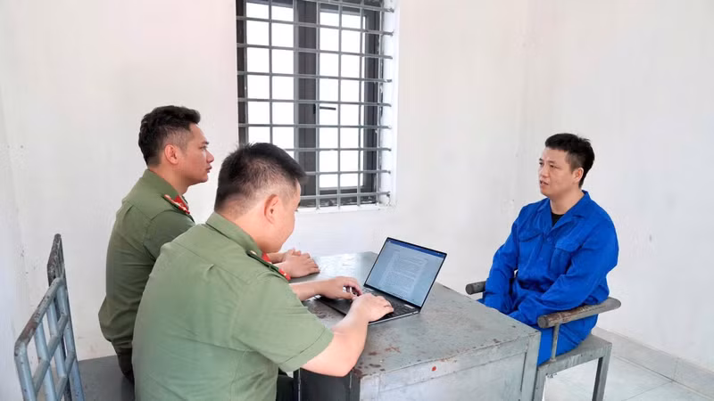 Triệt phá đường dây mua bán vũ khí quân dụng trá hình trên TikTok, Zalo