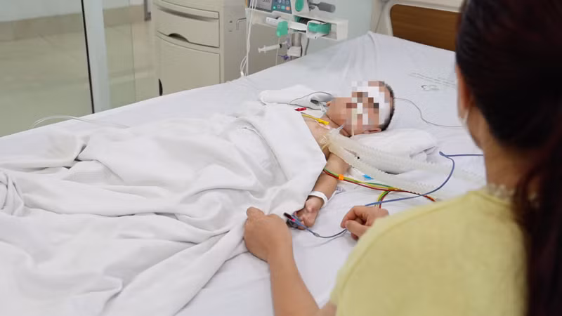 Điều trị kịp thời bé 29 tháng tuổi nhiễm đa tác nhân viêm phổi nặng