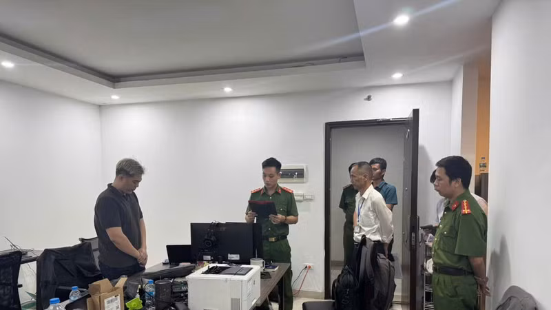 Khởi tố 21 bị can dùng hình ảnh người nổi tiếng quảng cáo ‘Xương khớp bà Sáu’