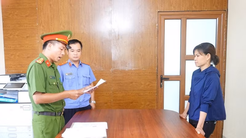 Mâu thuẫn chỗ bán hàng, người phụ nữ ở Phú Thọ bị khởi tố