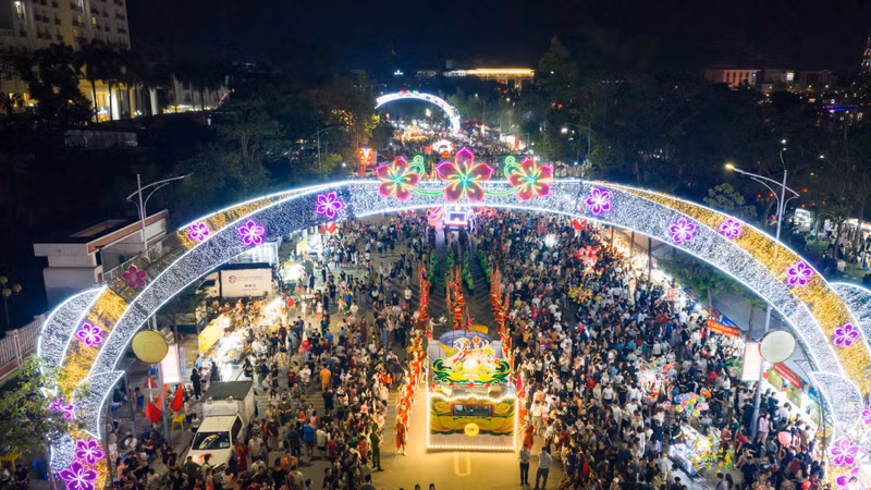 'Thanh âm nguồn cội' khuấy động phố Việt Trì với 1.500 nghệ nhân