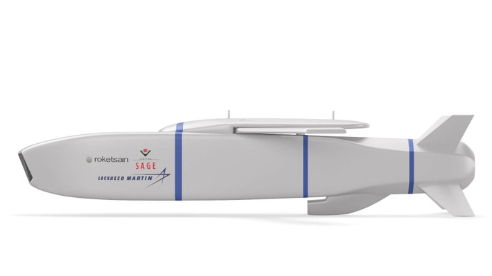 Tốc độ bay cao dưới âm thanh (high subsonic) giúp tên lửa duy trì sự bí mật, kết hợp với khả năng bay theo địa hình (terrain-following) và đặc biệt là chế độ bay sát mặt biển (sea-skimming) ở độ cao cực thấp – chỉ vài mét trên mặt nước.
