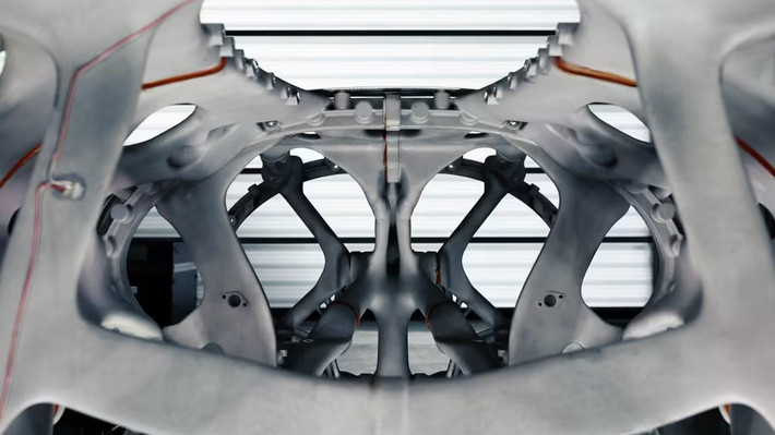 Mach Industries bắt đầu bằng việc xây dựng bản thiết kế, xác định các thông số kỹ thuật và cấu trúc tổng thể của Venom.