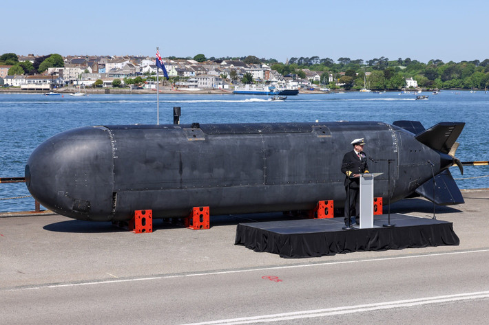 Hải quân Hoàng gia Anh đã tiếp nhận quyền sở hữu tàu ngầm không người lái XV Excalibur, một phương tiện dưới nước không người lái cỡ lớn với chiều dài lên đến 12 mét. 