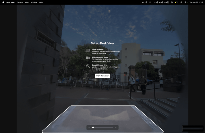 MacBook Pro tích hợp camera 12 MP Center Stage hỗ trợ Desk View, micro chất lượng phòng thu và hệ thống sáu loa hỗ trợ Spatial Audio. Máy chạy macOS Tahoe với giao diện Liquid Glass mới, cập nhật Spotlight, tích hợp sâu Apple Intelligence và tính năng Live Translation trong Messages, FaceTime và Phone.