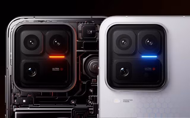 Tại Trung Quốc, iQOO 15 Ultra hiện cho đặt trước với hai màu là bạc 2049 và đen 2077. Phiên bản 16 GB RAM và 256 GB bộ nhớ trong có giá 5.700 tệ, tương đương khoảng 21,1 triệu đồng.