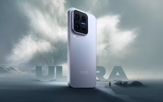 iQOO, thương hiệu con của Vivo, vừa chính thức giới thiệu iQOO 15 Ultra, mẫu smartphone cao cấp nhất từ trước tới nay của hãng. Đây là chiếc iQOO đầu tiên được trang bị quạt tản nhiệt chủ động và cũng là model đầu tiên được gắn hậu tố Ultra, thay thế vai trò đầu bảng vốn thuộc về các phiên bản Pro trước đây.