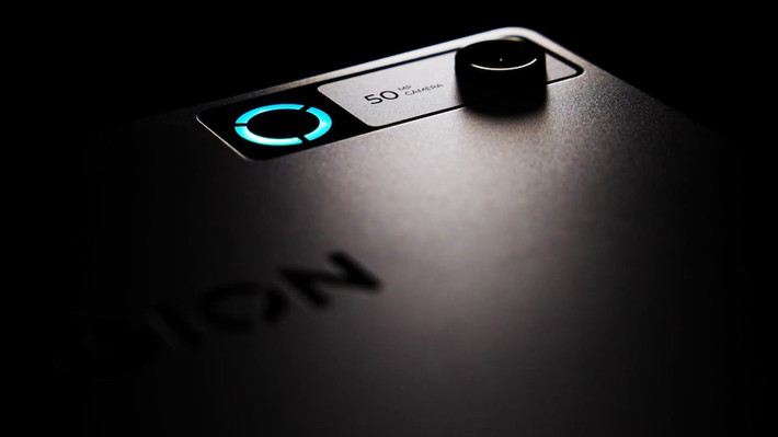 Về camera, máy có camera trước 8MP và camera sau 50MP. Camera trước hỗ trợ nhận diện khuôn mặt để mở khóa, camera sau được tích hợp thiết kế đèn Legion Halo.