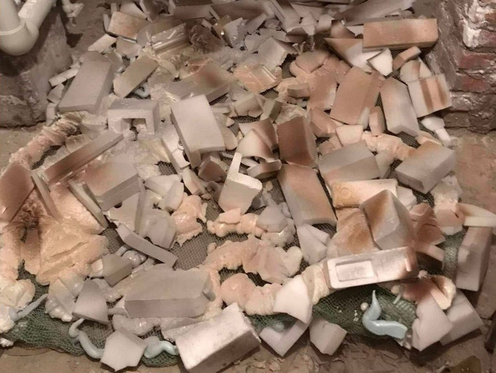 Trong bối cảnh đó, các tình nguyện viên người Ukraine hỗ trợ Lực lượng Quốc phòng bằng cách làm lưới ngụy trang thủ công cho biết họ đã nhận được những yêu cầu tương tự từ quân đội.