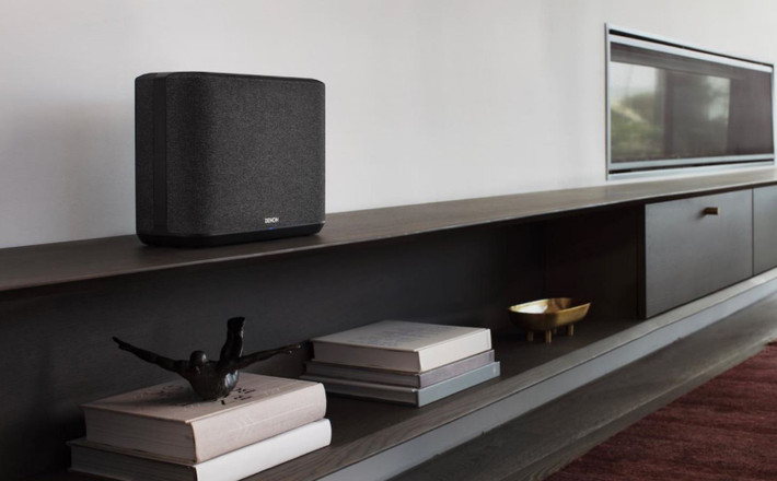 Amazon đang bán Denon Home 350 với giá 699 đô la, với công suất tối đa 25 watt, đủ sức phủ sóng khắp mọi ngóc ngách trong nhà bạn. Ngoài ra, loa còn cung cấp khả năng phát lại âm thanh độ phân giải cao thông qua hai loa siêu trầm 6,5 inch, hai loa tweeter động 0,75 inch và một cặp loa mid-bass 2 inch với bộ điều chỉnh âm thanh chuyên nghiệp, giúp bạn phân biệt rõ ràng âm cao và âm trầm.