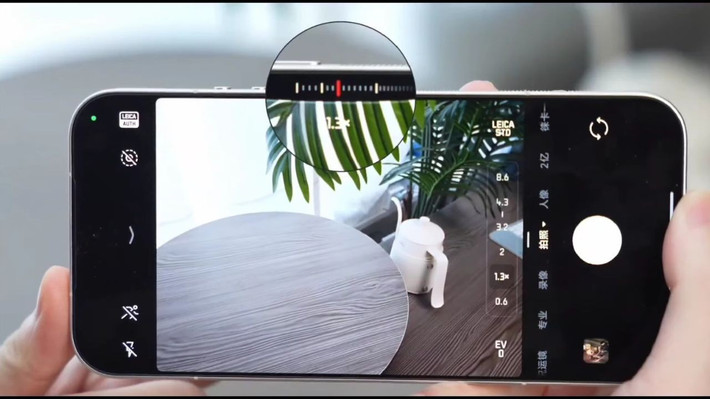 Về mặt kỹ thuật, đây là công nghệ điều khiển điện tử, tương tự như cơ chế vòng lấy nét hoặc thu phóng trên hầu hết ống kính máy ảnh mirrorless hiện đại của Sony, Canon hay Nikon.