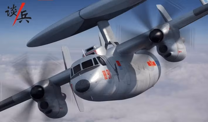 Ông Trương Học Phong, được xác định là chuyên gia quân sự Trung Quốc, đã giải thích giá trị vận hành của cấu hình ăng-ten trong bài bình luận với tờ Hoàn Cầu Thời Báo. Ông cho biết KJ-600 có thể được coi là "hệ số nhân lực" cho máy bay trên tàu sân bay bằng cách cung cấp hỗ trợ phát hiện sớm. Mặc dù tàu mặt nước được trang bị radar tầm xa, ông Trương cho biết chúng bị hạn chế bởi độ cong của Trái Đất khi cố gắng phát hiện các mục tiêu bay cực thấp.