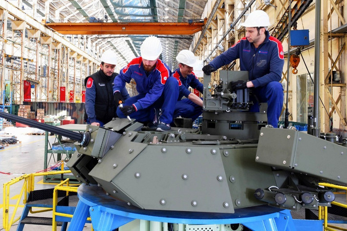 “Đơn đặt hàng này giúp hai công ty, cũng như hai quốc gia lớn nhất châu Âu, xích lại gần nhau hơn. Hợp tác không còn là lựa chọn — mà là bản chất cốt lõi của chủ quyền chiến lược châu Âu,” ông David Hoeder, Chủ tịch điều hành liên doanh Đức-Italy, cho biết trong thông cáo báo chí.