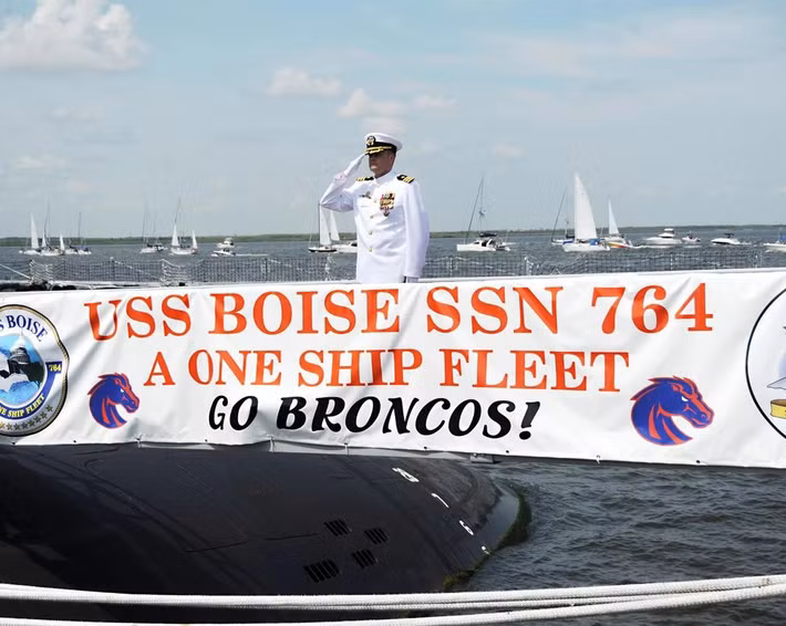 Trung tá Scotty Murphy đã tiếp quản vị trí chỉ huy tàu Boise thay cho Trung tá Raymond J. Ahaus vào ngày 18 tháng 11 năm 2025 tại Bảo tàng Hàng hải ở Newport News, Virginia. Sau việc đưa vào niêm cất, ông sẽ là người chỉ huy cuối cùng của con tàu 30 năm tuổi.