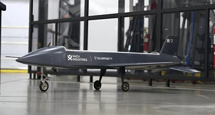 Chiếc máy bay mang tên Venom được thiết kế số hóa và in 3D toàn bộ khung thân, cánh, thân chính cùng các bề mặt điều khiển, thể hiện bước tiến vượt bậc trong sản xuất quốc phòng dựa trên phần mềm.