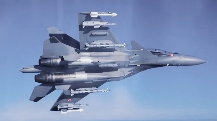 Ấn Độ cũng công bố hình ảnh chính thức cho thấy các máy bay của Không quân Ấn Độ được trang bị những loại vũ khí chưa từng xuất hiện trước đó. Trong số này có tiêm kích Su-30MKI Flanker mang tên lửa không đối không Astra do trong nước phát triển và vũ khí tấn công tốc độ cao Rampage do Israel cung cấp.