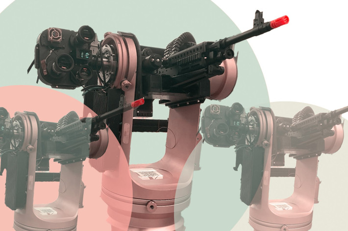 Hệ thống này có bệ đỡ nặng181 kg có thể mang súng máy M240 sử dụng đạn 7,62×51mm, với tốc độ bắn khoảng 600 viên mỗi phút.