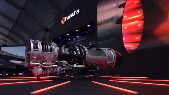 Hệ thống đẩy đó cho phép máy bay phản lực đạt tốc độ tối đa Mach 1.8 (2.223 km/giờ), tầm bay 1.500 hải lý (2.778 km hoặc 1.726 dặm) và độ cao lên đến 16.700 mét (54.790 feet).