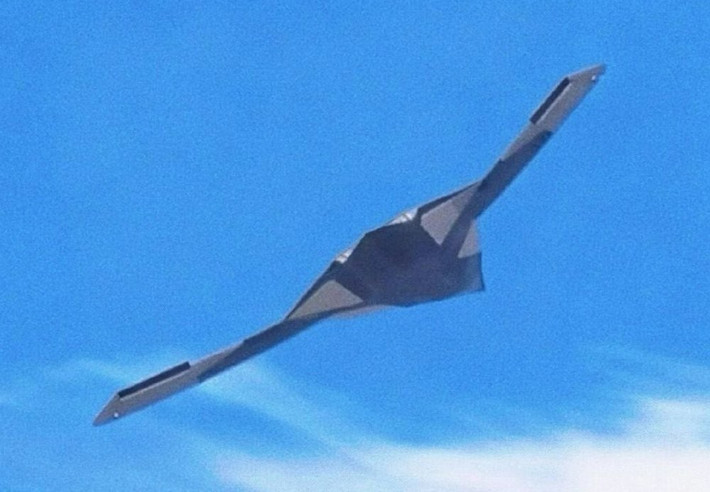 Trong video lan truyền, máy bay bay ổn định, lượn vòng khoảng 40 phút và hạ cánh nhẹ nhàng.