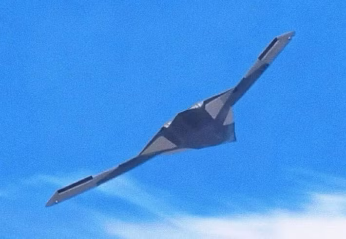 Trong video lan truyền, máy bay bay ổn định, lượn vòng khoảng 40 phút và hạ cánh nhẹ nhàng.