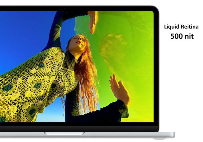 Độ sáng 500 nit của máy cũng cao hơn các đối thủ cùng phân khúc giá thường có thông số khoảng 350 nit. Trên màn hình cũng có camera FaceTime HD 1080p cùng hai micro để đàm thoại.