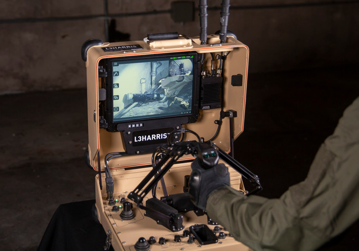 Hệ thống này cung cấp phản hồi xúc giác, hay các rung động được điều khiển, để mang lại cho người vận hành cảm giác chạm khi họ điều khiển cánh tay robot, cho phép họ xử lý các vật liệu nguy hiểm từ xa một cách chính xác.