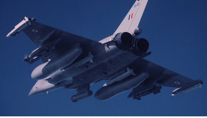 Một chiếc Dassault Rafale cũng lần đầu tiên xuất hiện với tên lửa không đối không tầm xa Meteor do châu Âu sản xuất. Trong tương lai, Ấn Độ được cho là đang nghiên cứu phát triển phiên bản LR-AShM trang bị cho các tàu chiến mặt nước, tương tự như các phát triển ở Trung Quốc và Nga.