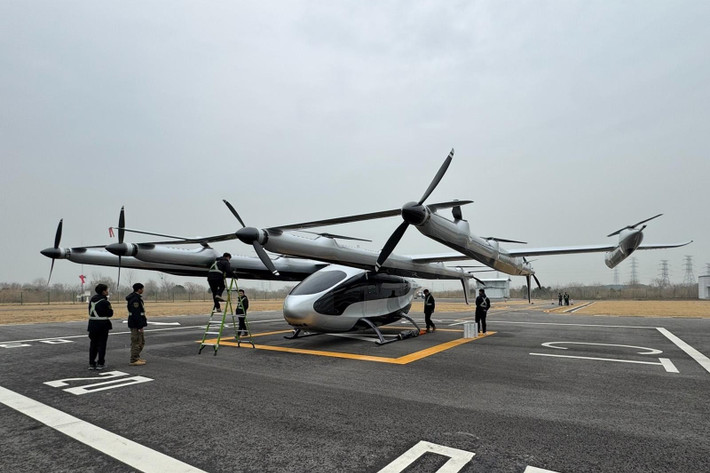 Theo ông Xie, máy bay chở khách chiếm 70% tổng số đơn đặt hàng của AutoFlight, dù quá trình chứng nhận vẫn đang được tiến hành. Ông cho biết công ty kỳ vọng sẽ giành được chứng nhận cho mục đích chở khách trong vòng 1 đến 2 năm tới.