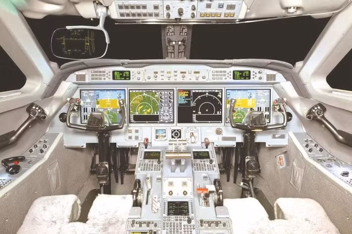 Để giải quyết triệt để vấn đề, Mỹ đã từ bỏ con đường cải hoán máy bay vận tải quân sự, sử dụng máy bay phản lực thương gia Gulfstream G550 cải hoán thành EA-37B.