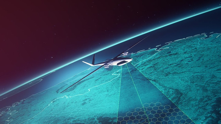 Cơ bản thì Stratomast chỉ bay quanh quẩn ở một khu vực nhỏ mà thôi. Phía dưới thân máy bay có hai khoang nhô ra là chỗ chứa ăng-ten mảng pha kích thước 3x3 mét, được phân thành hai cụm đối xứng và cũng xài năng lượng từ hydro lỏng.